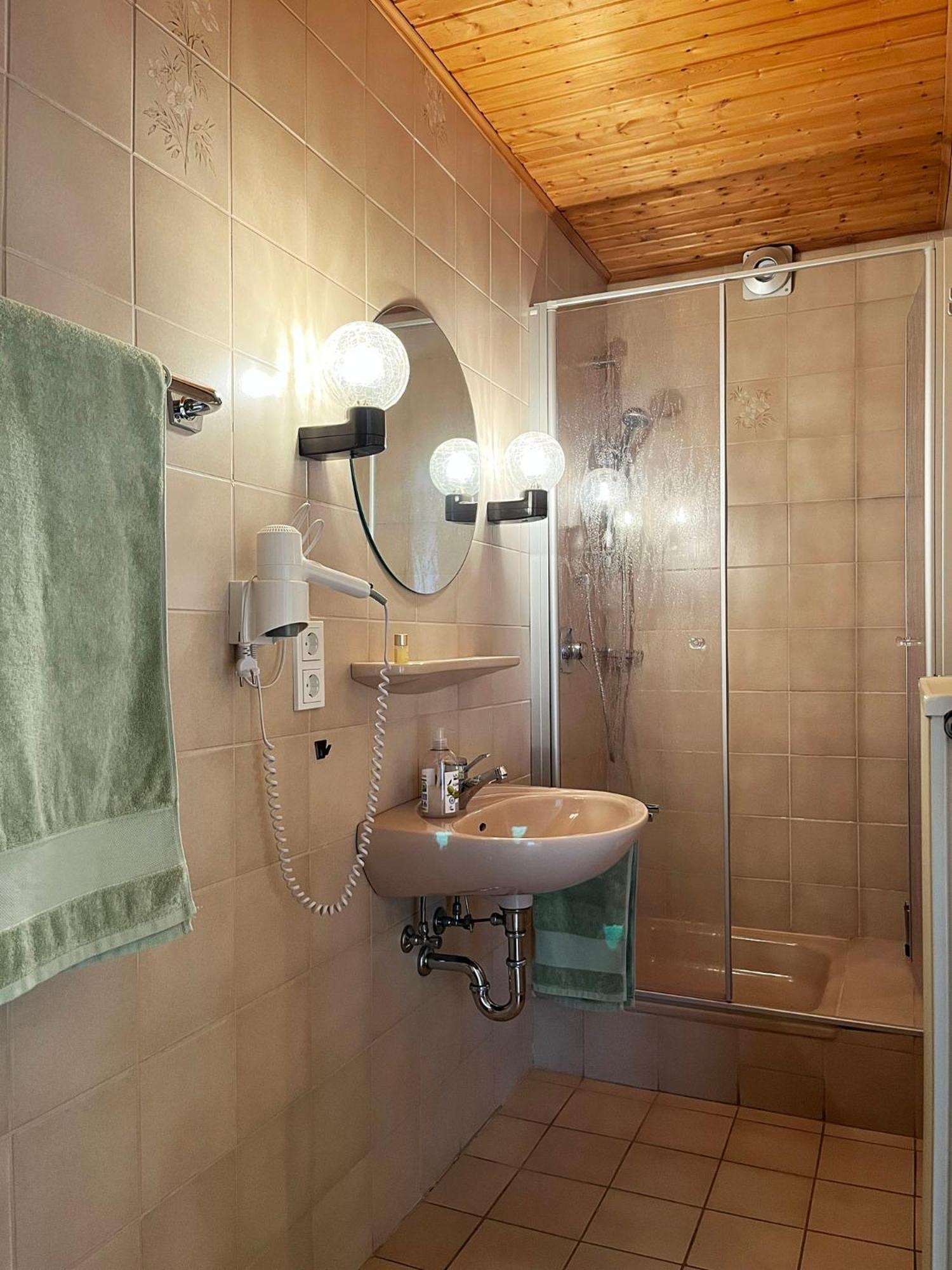 Pension 1595 Im Weingut Botzet Maring-Noviand Екстер'єр фото