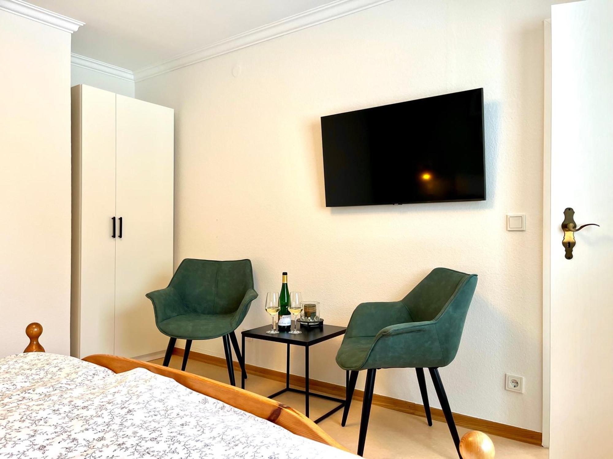 Pension 1595 Im Weingut Botzet Maring-Noviand Екстер'єр фото